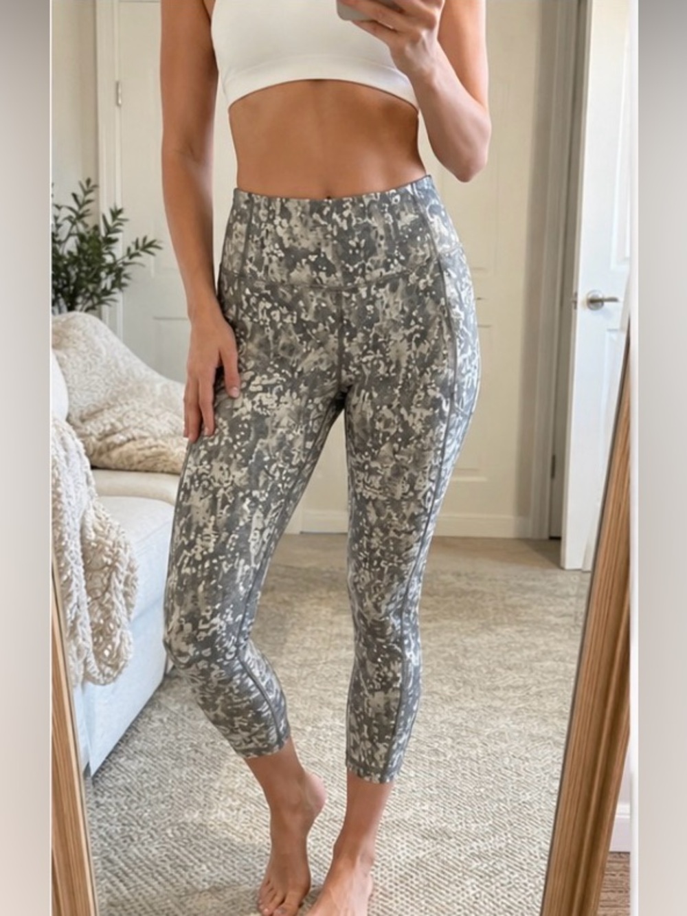 Lululemon Women’s Cropped Leggings Size 10 | 23” Inseam | Side Pockets